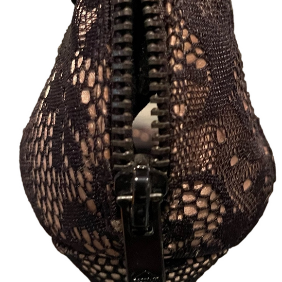 Vince Camuto Heels with Crystal and Lace Ankle Strap- Peep Toe Women’s size 7.5 - Picture 4 of 10